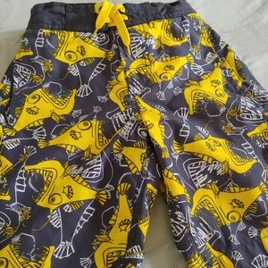 Wave Zone Boys Swim Trunks Size 6/7 grey and bright yellow.   Slash side pockets